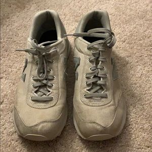 New balance tennis shoes